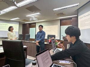 與會師生提出疑問與講者互動。(照片來源:輔諮碩)(另開新視窗/jpg檔)圖片