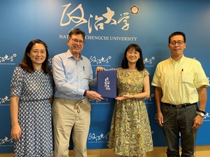(Left to right) Prof. Lin, Prof. Harding, Vice President Lin, and IMAS Director Prof. Liu.（Photo by Office of International Cooperation）(Open new window/jpeg file)