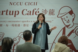 講者Irene Au分享從藝術創作者轉型為創業者的實務經驗與心路歷程。（照片來源：產創總中心）(另開新視窗/jpg檔)圖片