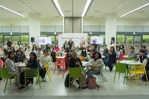 政大產創總中心舉行「Startup Café 沙龍」第五場講座，KALOS創辦人暨執行長Irene Au與師生合影留念。（照片來源：產創總中心）(另開新視窗/jpg檔)圖片