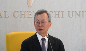 校長在首屆USR學生獎勵頒獎典禮的致詞中強調,大學的社會責任不僅止於學術研究與人才培育,更應對社會發展展現關懷與承擔。(照片來源:社責辦)(另開新視窗/png檔)圖片