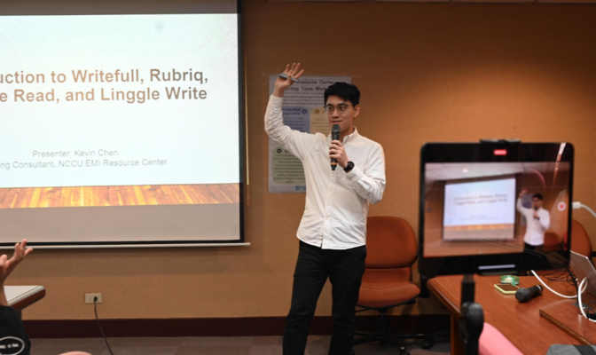 Kevin Chen, a member of our writing consultation team, led this academic writing tools workshop. (Photo by EMI Resource Center)