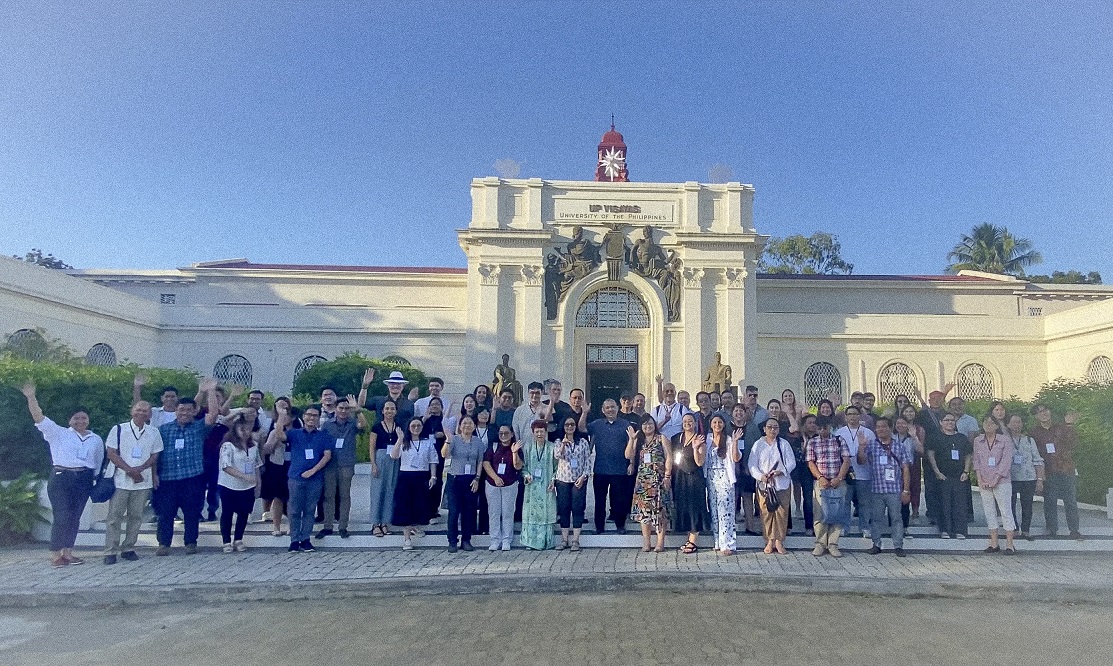 全體與會者於菲律賓大學 Visayas 分校 Iloilo 校區合影。（照片來源：政治大學民族系）