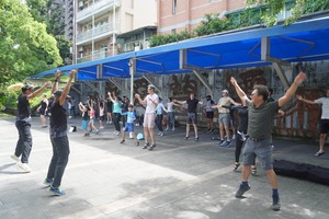 Participants actively warmed up to energetic music before dragon boat races. (Photo by Chinese Language Center)(Open new window/jpg file)Image