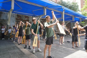 Teams practiced paddling techniques - the key to dragon boat racing success. (Photo by Chinese Language Center)(Open new window/jpg file)Image