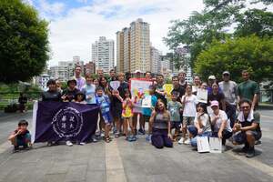 All participants gathered for a group photo to draw a beautiful conclusion to the event. (Photo by Chinese Language Center)(Open new window/jpg file)Image