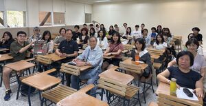 新書發表會後大合影。(照片來源：斯語系)(另開新視窗/jpg檔)圖片