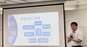 科管智財所所長宋皇志演講「人工智慧偏見與演算法透明義務」(照片來源:社科院數位轉型推動研究中心)(另開新視窗/png檔)