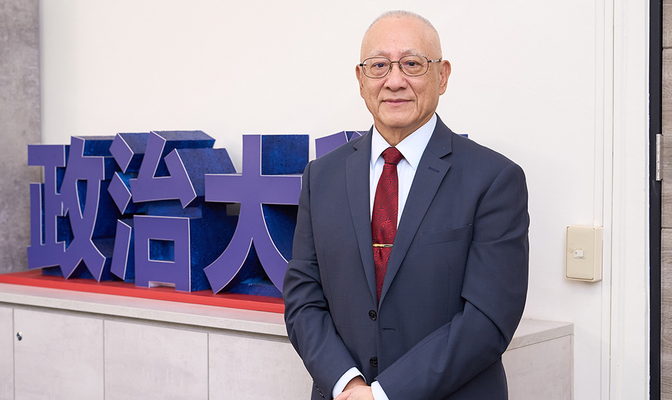 「我喜歡上課，為何要休假？」司徒達賢對於教學一貫的熱情與態度，他33歲就升上教授，直到退休他僅休過兩次假，「因為學生喜歡上我的課，我也喜歡互動式上課的氣氛。」