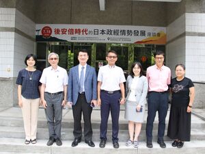 與會師長合照,左起林超琦老師、何思慎老師、楊永明老師、寇健文老師、楊雯婷老師、石原忠浩老師(照片來源:國關中心)(另開新視窗/jpg檔)