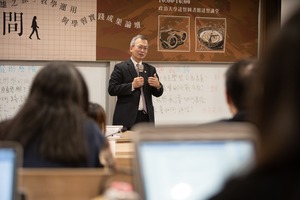 李蔡彥校長談「英雄之旅」的三個啟示。(照片來源:文學院)(另開新視窗/jpg檔)圖片