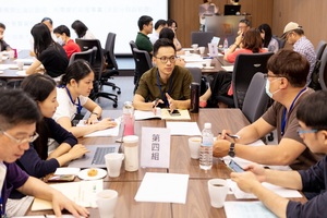 學員們聚精會神討論熱烈（照片來源：商學院）(另開新視窗/jpg檔)圖片