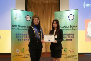 Yu-Hsuan Hu (Dept. of Business Administration) noted that BGS brings real benefits for career development.(Photo by College of Commerce)(Open new window/jpg file)Image