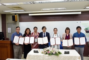 Presenting the university-level MoU of NCCU & IFSU, NCCU & UHM and the department-level MoU of department of Ethnology, NCCU & departmeny of Anthropology, UCLA