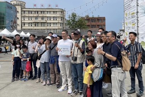 基隆市長謝國樑與參與活動成員在國門廣場合影(另開新視窗/jpg檔)圖片