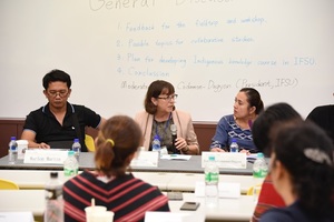 Discussion of scholars from Hawaii, USA and the Philippines.(Photo by Department of Ethnology)