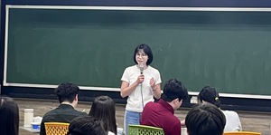 心理師鼓勵同學主動尋求協助。(照片來源:金融系)(另開新視窗/jpg檔)圖片