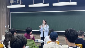 碩二學長姐分享學習心得。(照片來源:金融系)(另開新視窗/jpg檔)圖片