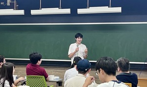 碩二學長姐分享學習心得。(照片來源:金融系)(另開新視窗/jpg檔)圖片