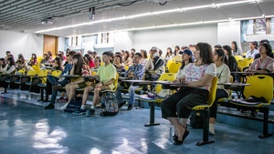 傳播學院深度座談吸引不少高中生參加。（照片來源：校訊記者林亭）(另開新視窗/jpg檔)圖片