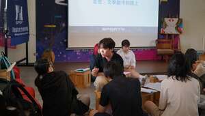 最後階段的創作課，每組安排一位種子老師陪伴引導討論。（照片來源：運動學程）(另開新視窗/jpg檔)圖片