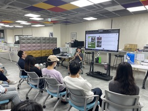 講者和學生互動回答問題，現場氣氛熱烈。（照片來源：全創碩）(另開新視窗/jpg檔)圖片