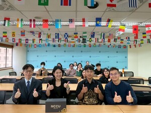 演講大合照。（照片來源：國際事務學院）(另開新視窗/jpg檔)圖片