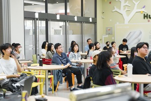 在場聽眾專注沉浸於講者的分享並從中汲取創業啟發。（照片來源：產創總中心）(另開新視窗/jpg檔)圖片