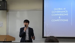 Assistant Professor Chien Chih Lu explaining global issues in AI governance to the students.(Photo by IMICS)(Open new window/jpg file)Image