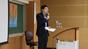 黃兆年老師從地緣政治觀點看香港自由倒退並敘及可能的因應路徑。(照片來源：社科院)(另開新視窗/jpg檔)圖片