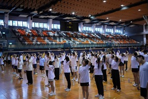 開打前的熱身操也是重要環節。（照片來源：企研所）(另開新視窗/jpg檔)圖片