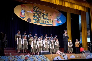 歐語美聲製造所由西班牙文、法文、德文組的同學組成，並邀請系上玻利維亞籍的馬德睿老師擔任吉他伴奏。（攝影：秘書處）(另開新視窗/jpg檔)圖片