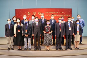 Academic elites and business leaders all come to congratulate.（Photo by Secretariat）(Open new window/jpg file)