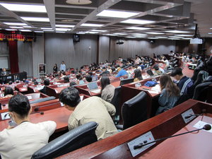 師生踴躍參與論壇(照片來源:外交系)(另開新視窗/jpg檔)