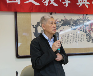 逢甲大學人文社會學院院長何寄澎專題演講：「高中國文教育的過去、現在與未來」。(照片來源：國教碩專班）(另開新視窗/jpg檔)圖片