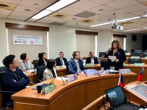 查大副校長Beránková教授致詞。（照片來源：斯語系）(另開新視窗/jpg檔)圖片