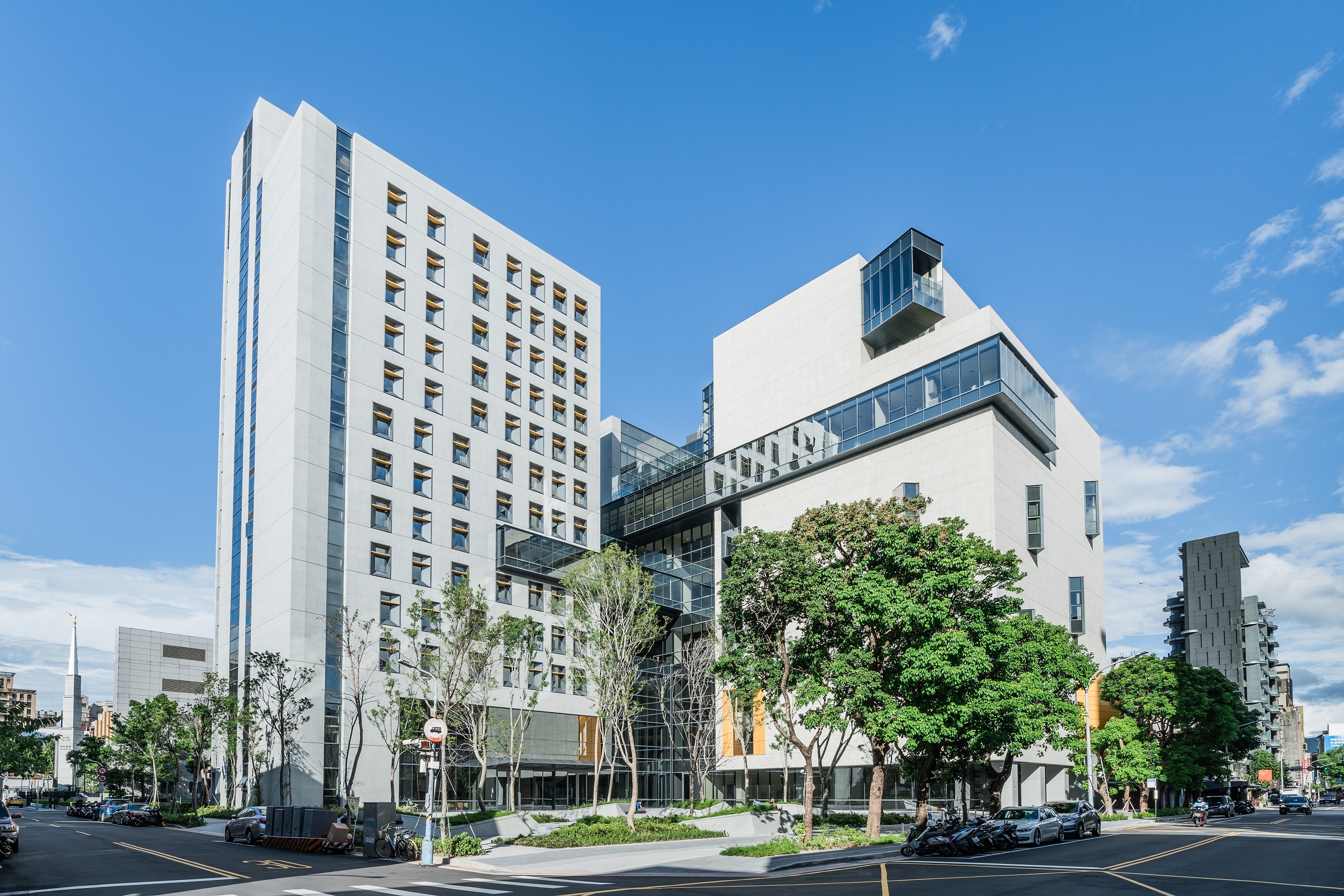 公企中心榮獲公共工程金質獎盼成產業轉型升級推手 國立政治大學