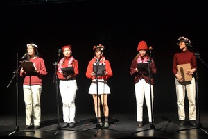 捷克組、波蘭組帶來動人的歌曲表演。(照片來源:斯拉夫語文學系)(另開新視窗/jpg檔)圖片