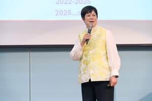 Ms. Lora Ho shared her insights in a talk titled “My Journey of Growth: Balancing Work, Life, and Purpose.” (Photo by Secretariat)(Open new window/jpg file)Image