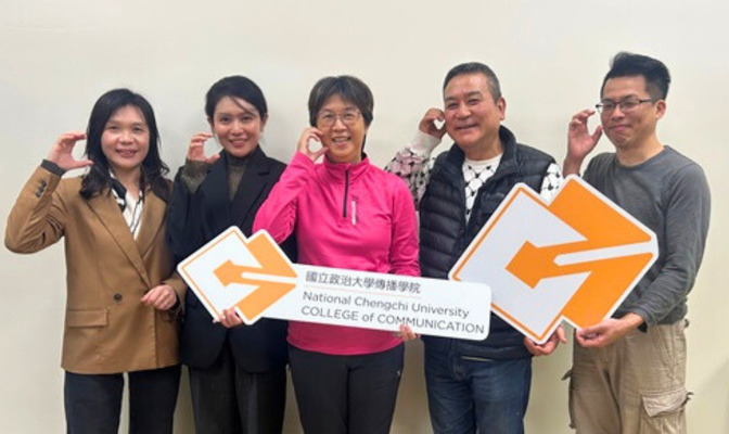 梁允浩院長（右二）拜會孫秀蕙院長（右三）並合影留念。