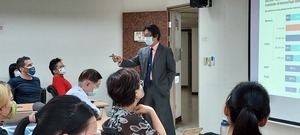 Dr. Wu responded to students’ questions about Taiwan’s semiconductor.（Photo by IMPIS）(Open new window/jpg file)