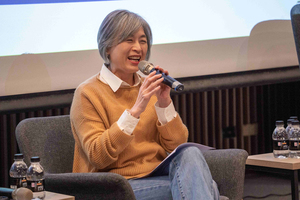 Clarins台灣總經理陳素慧分享自己從國際關係轉戰美妝產業的職涯轉折，強調品牌經營需勇於創新與突破框架。（攝影：秘書處）(另開新視窗/jpg檔)圖片