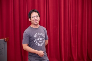 實境解謎設計團隊創辦人雷竣宇分享創業歷程，鼓勵新生勇於挑戰、探索自我。（照片來源：產創總中心）(另開新視窗/jpg檔)圖片