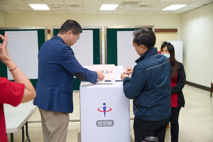 The reappointment vote for National Chengchi University (NCCU) President Tsai-Yen Li concluded on the evening of October 23. (Photo by Secretariat)(Open new window/jpg file)Image