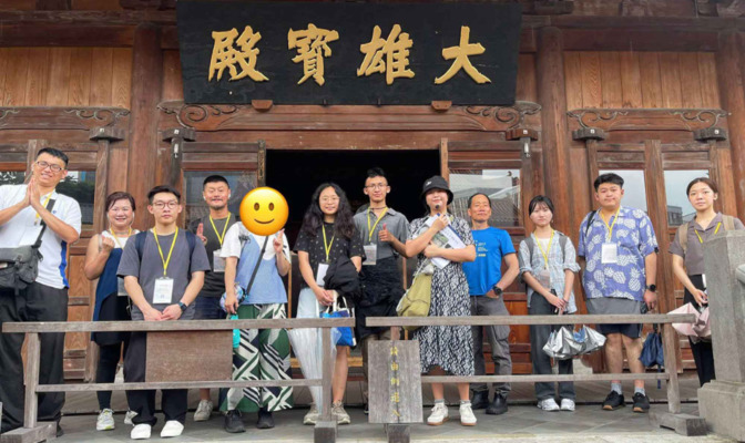 走讀師生於臨濟護國禪寺合照