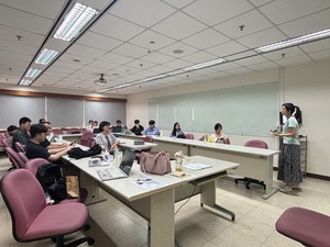 國發所蘇昱璇副教授特邀蔡璧涵副教授到校演講。（照片來源：國發所）(另開新視窗/jpg檔)圖片