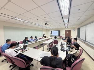 會場中同學們認真聆聽演講。（照片來源：國發所）(另開新視窗/jpg檔)圖片