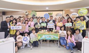 政大師生與永安居合影。（攝影：秘書處）(另開新視窗/jpg檔)圖片