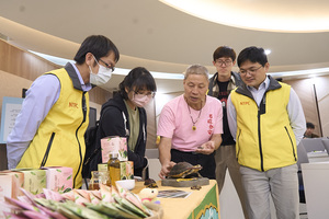 石碇永安社區結合食蛇龜、神龜島意象，設計友善耕作茶葉的「龜茶 Good Day」包裝。（攝影：秘書處）(另開新視窗/jpg檔)圖片