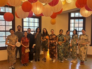 國際新生體驗傳統服飾旗袍。(照片來源:國合處)(另開新視窗/jpg檔)圖片